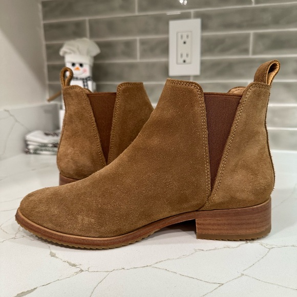Nisolo Eva Everyday Chelsea Boots. Women’s size 6 M. Color Taupe Suede. - Picture 10 of 11